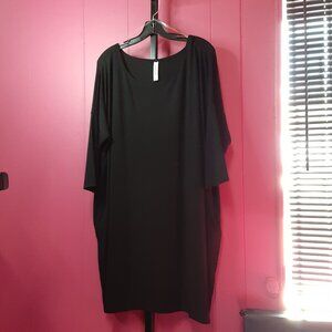 Zenana Plus Size Black Oversized Tunic Top w/ Pockets | 3/4 Sleeve